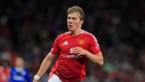 曼联加纳乔英超焦点战爆发离队传闻，表现引热议，合同纠纷背后真相揭晓